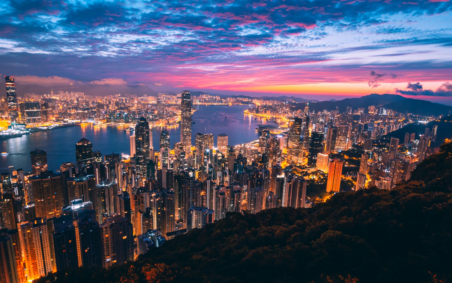香港維港夜景，速遞城速遞服務覆蓋港九新界